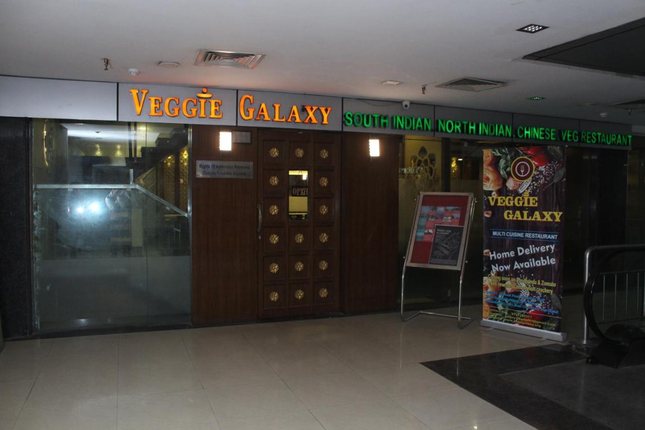 Hotel Galaxy Allāhābād Junction Exteriör bild
